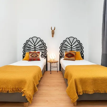 Charming 2 Bedroom In Campolide! *