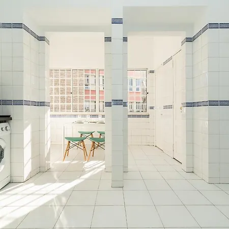 Apartment Charming 2 Bedroom In Campolide! *