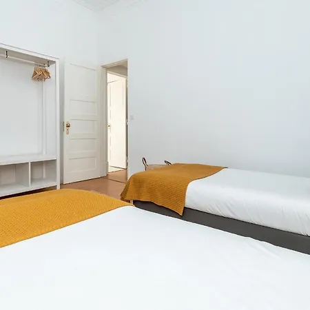 Charming 2 Bedroom In Campolide! *