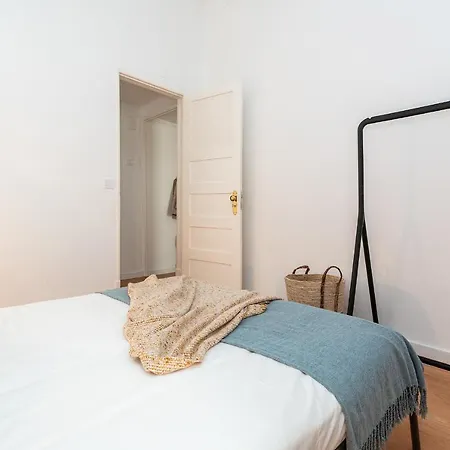 Charming 2 Bedroom In Campolide! *