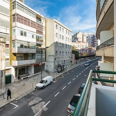 Charming 2 Bedroom In Campolide! *