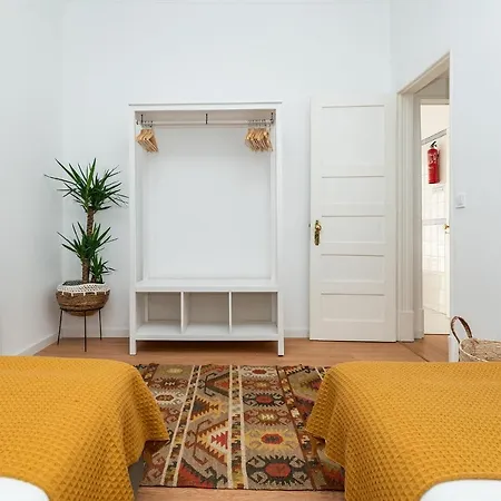 Charming 2 Bedroom In Campolide! *