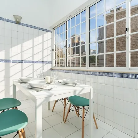 Charming 2 Bedroom In Campolide! *