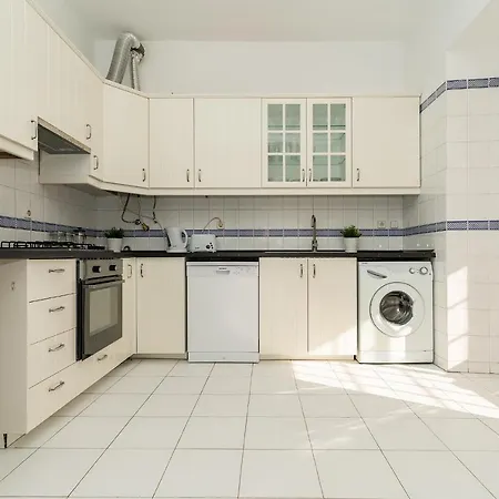 Charming 2 Bedroom In Campolide! * Lissabon